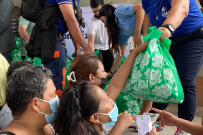 SM distributes aid to Davao City fire victims