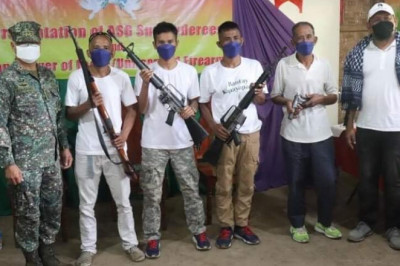 5 ASG members surrender in Basilan, Sulu