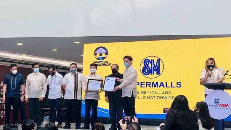 SM Supermalls awarded as government’s largest private sector partner for vaccination program
