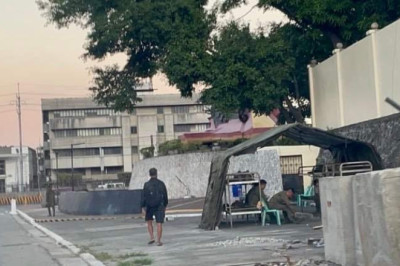 Pulis, militar, bantay-sarado sa people power moñument,Edsa Shrine