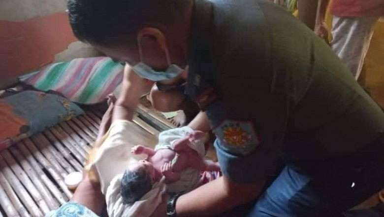 Roving cops become instant maternity helpers in Guimaras