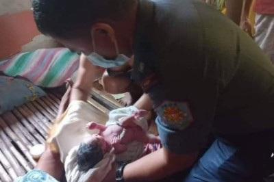 Roving cops become instant maternity helpers in Guimaras
