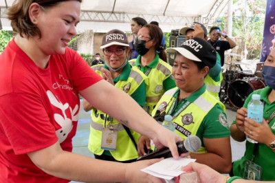 VP Sara graces traditional ‘Pahalipay sa Taal’ gift-giving in Davao City