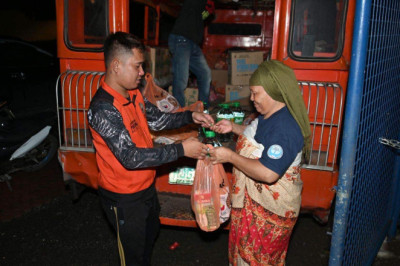 Flash flood victims receive aid from Rep. Paolo Duterte’s office