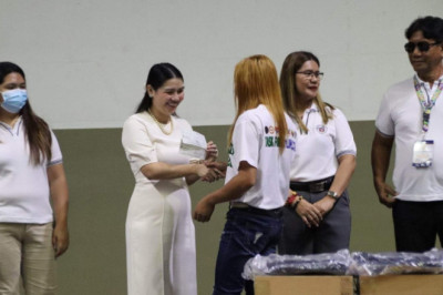 21 ex-NPA rebels get P1.2-M cash aid