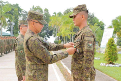 Soldier who risked life to arrest snatcher commended