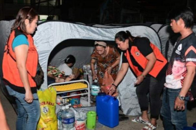 Brgy. Tomas Monteverde fire victims get aid from Rep. Pulong's office