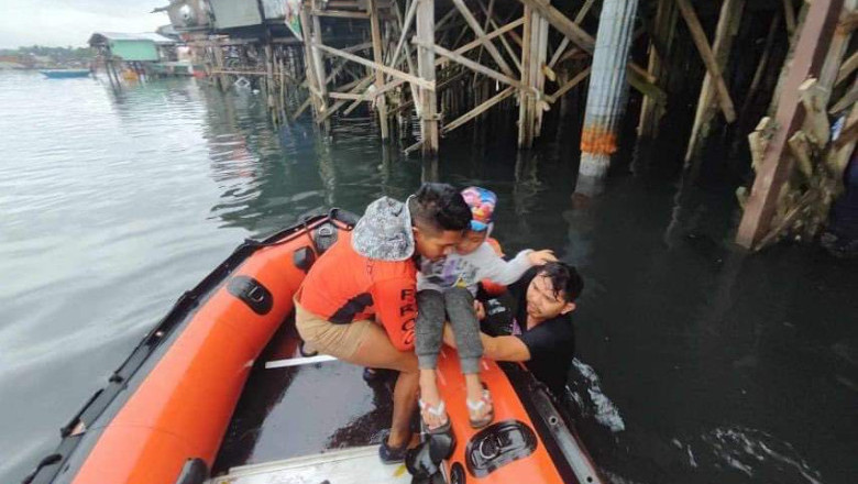 PHOTO STORIES: Coast Guard rescues fire victims in Agdao