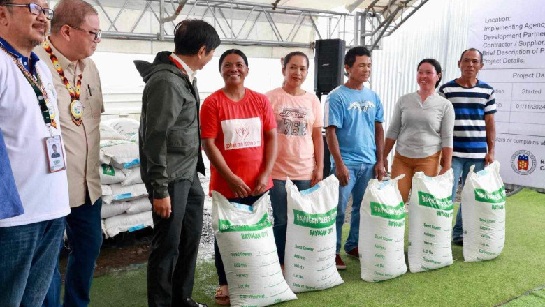 Pres. Marcos gives  financial aid  to families in Caraga Region