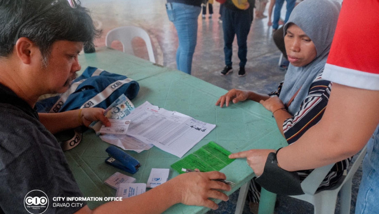 Barangay 76-A fire victims receive  P1.3-M aid