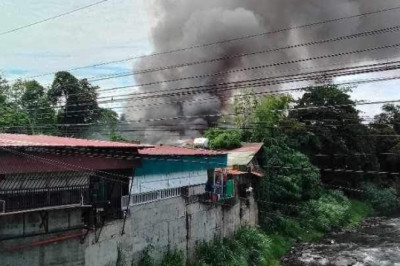 17 balay ugdaw sa sunog sa Crossing Bayabas