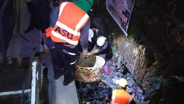 Barangays  urged to help maintain canals to avoid clogging
