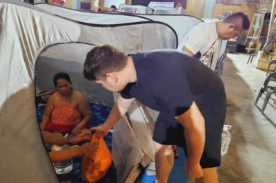 Fire victims in Brgy. 2-A get relief aid from Rep. Duterte’s office