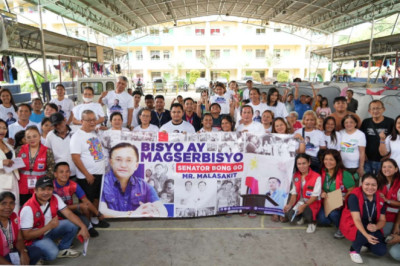 Bong Go gives aid to Davao fire victims;  calls for heightened fire prevention efforts