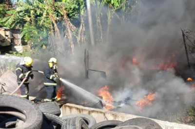 Old tire stockpile catches fire in Mati City