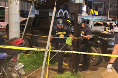BABAYENG NEGOSYANTE, GIPUSIL-PATAY SA GIINGONG KA-RELASYONG PULIS; SUSPEK NISURENDER
