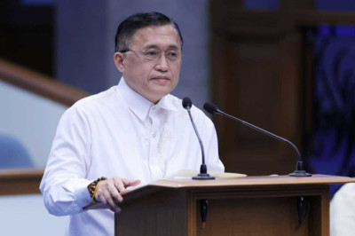 Sen. Go asks gov’t to prioritize unpaid health workers’ allowances