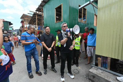 2,000 roofing sheets distributed to fire victims