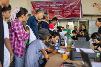 225 San Remigio Families Receive Aboitiz Home Recovery Aid