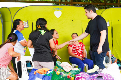 103 Families Affected by Magtuod Fire Receive Aid from Dutertes