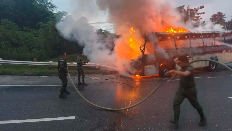 10ID Troops respond to bus fire in Mawab
