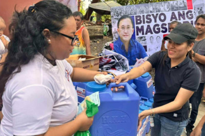 Bong Go aids fire victims in Davao City, checks on affected families